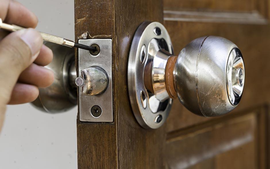 serrurier pour ouverture de porte coincée Paris 2